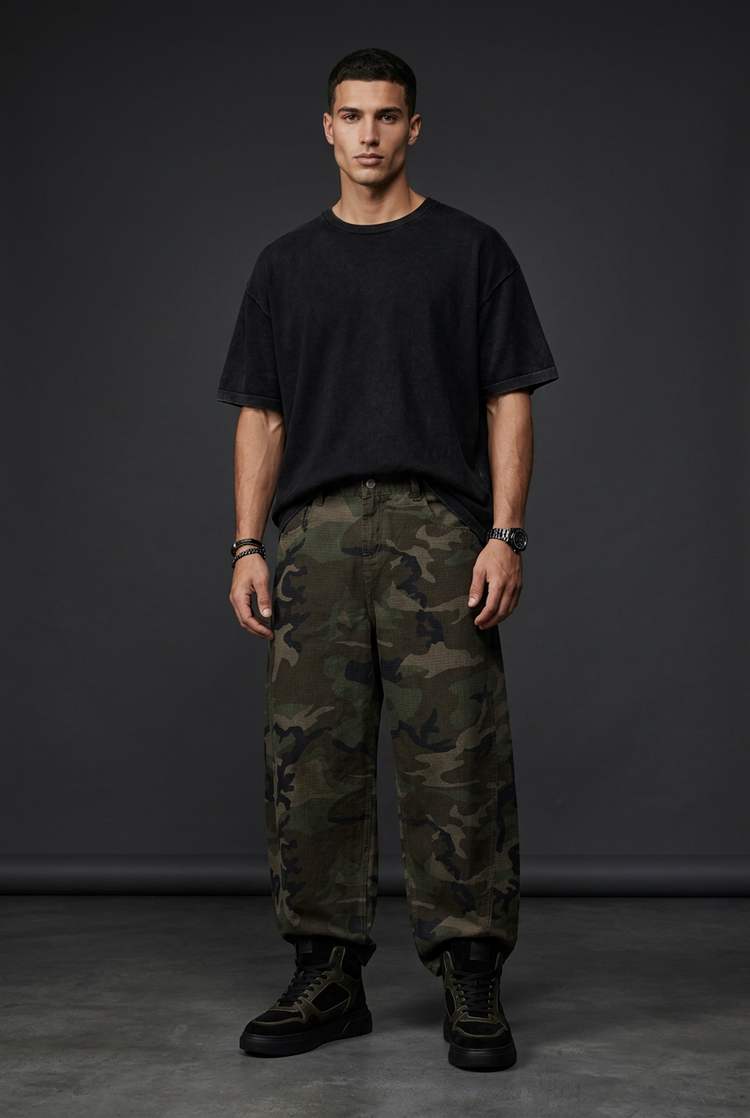 Pantaloni cargo uomo mimetici con gamba a botte