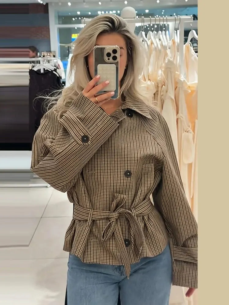 Giacca a quadri da donna con cintura e revers