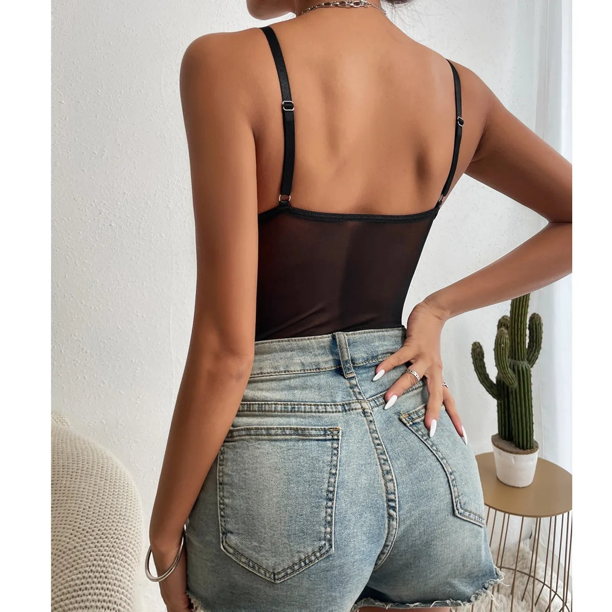 Body nero in pizzo da donna con doppie spalline