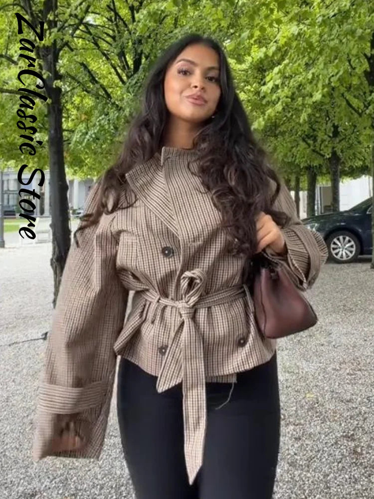 Trench corto a quadri da donna con cintura