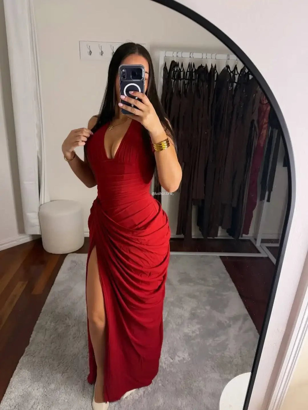 Abito Lungo Elegante con Collo all'Americana — Schiena Scoperta, Vita Segnata, Spacco Maxi