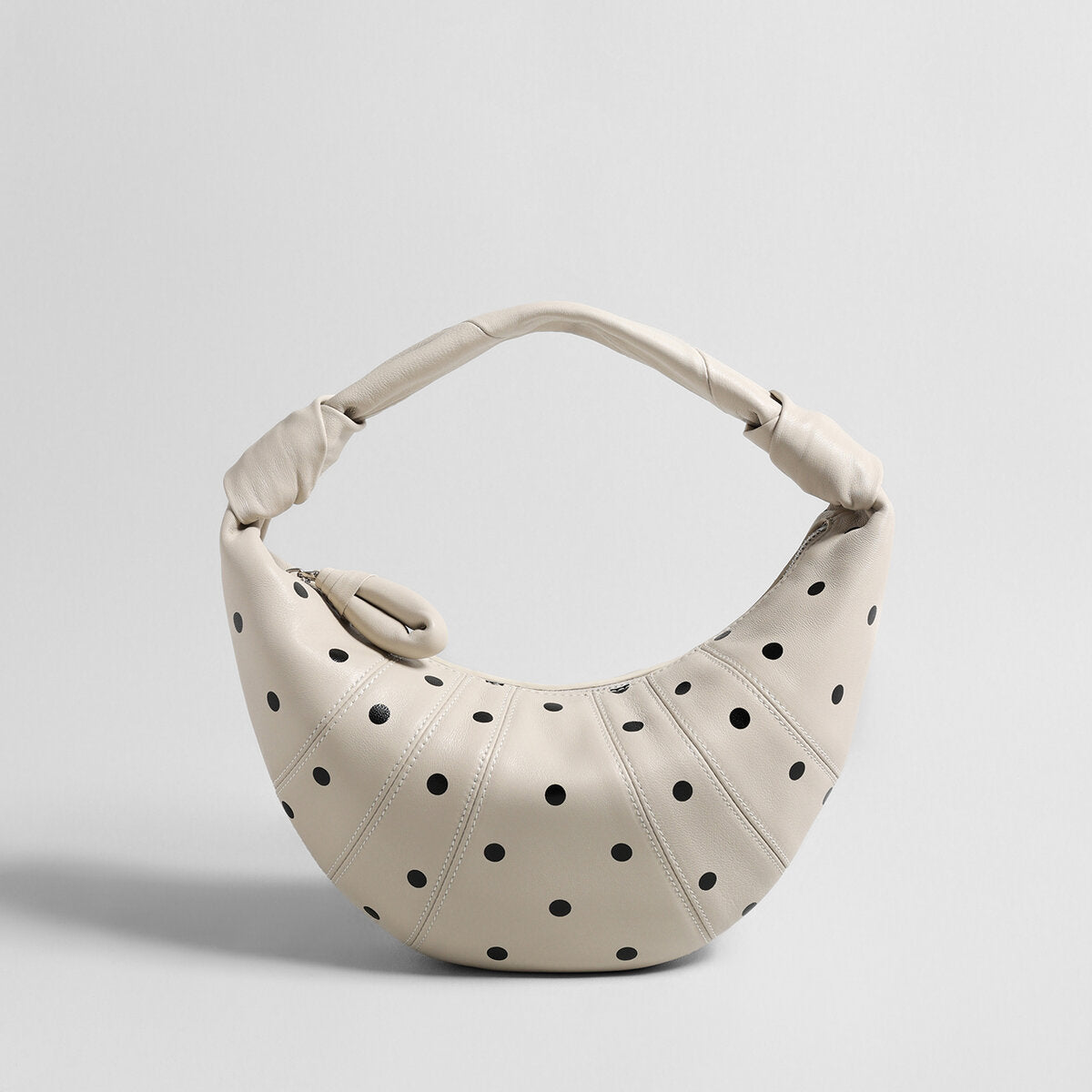 Polka Dot – Borsa a mezzaluna in pelle ovina con manico annodato