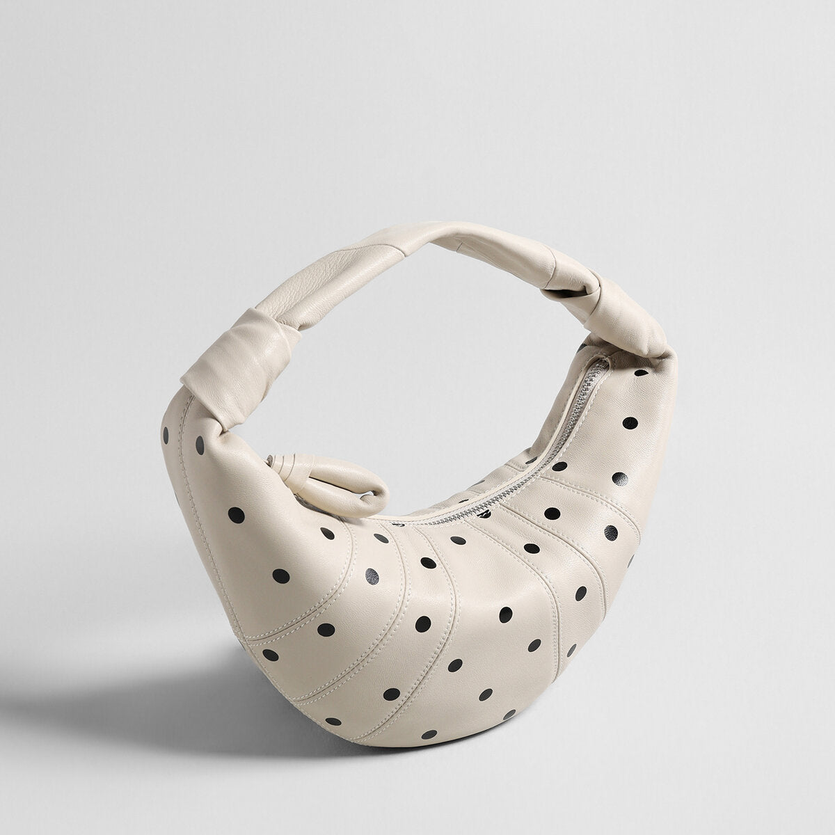 Polka Dot – Borsa a mezzaluna in pelle ovina con manico annodato