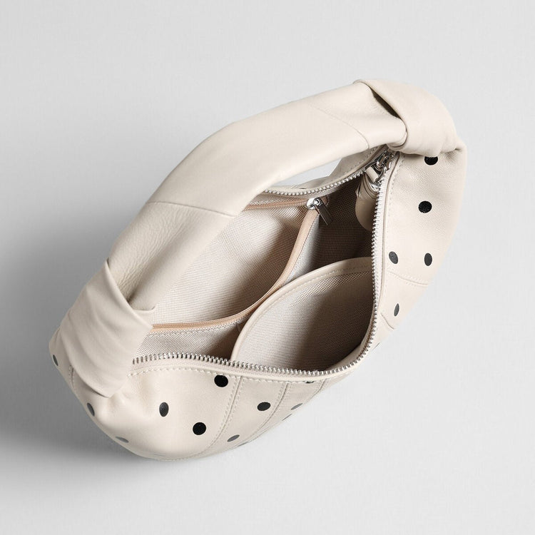 Polka Dot – Borsa a mezzaluna in pelle ovina con manico annodato