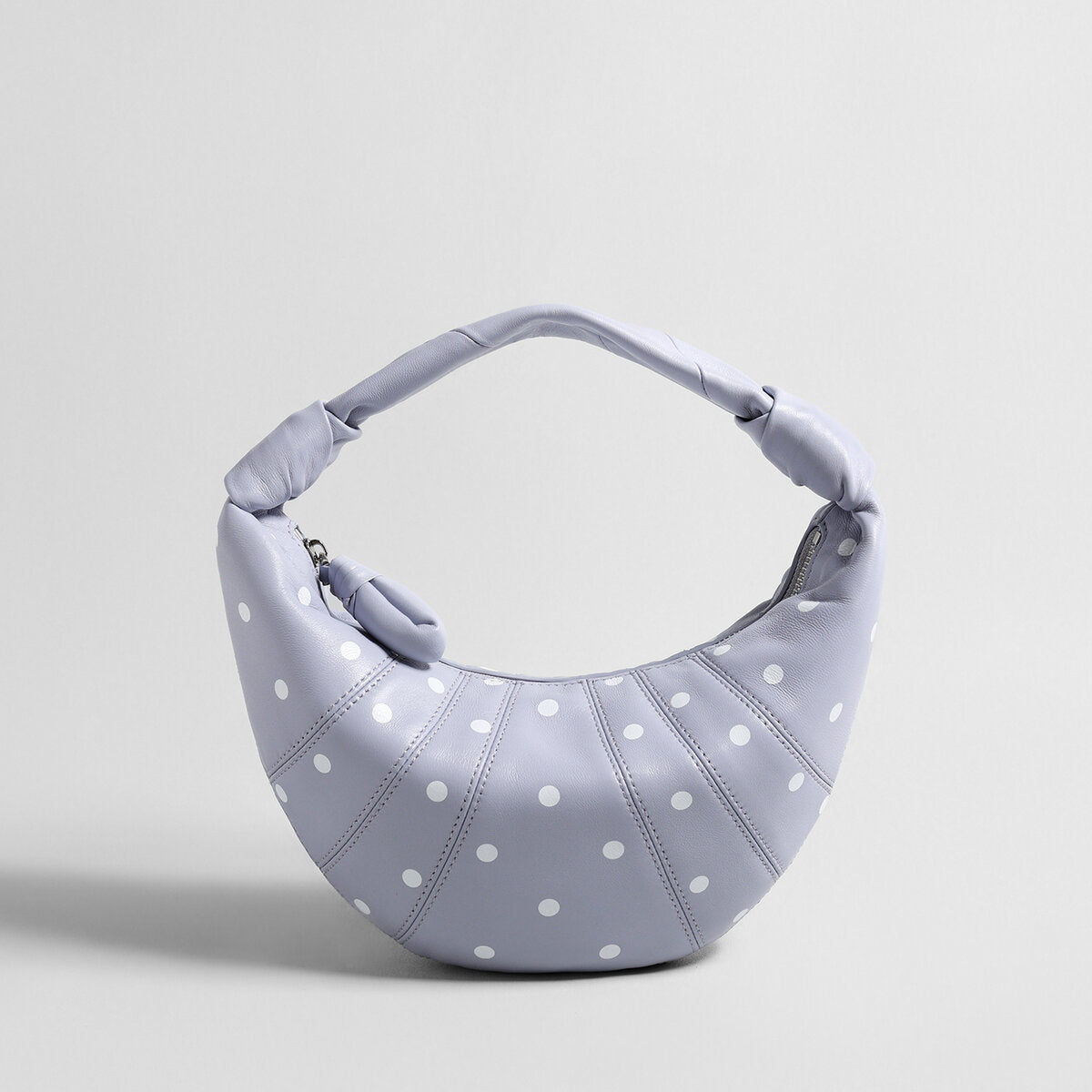 Polka Dot – Borsa a mezzaluna in pelle ovina con manico annodato